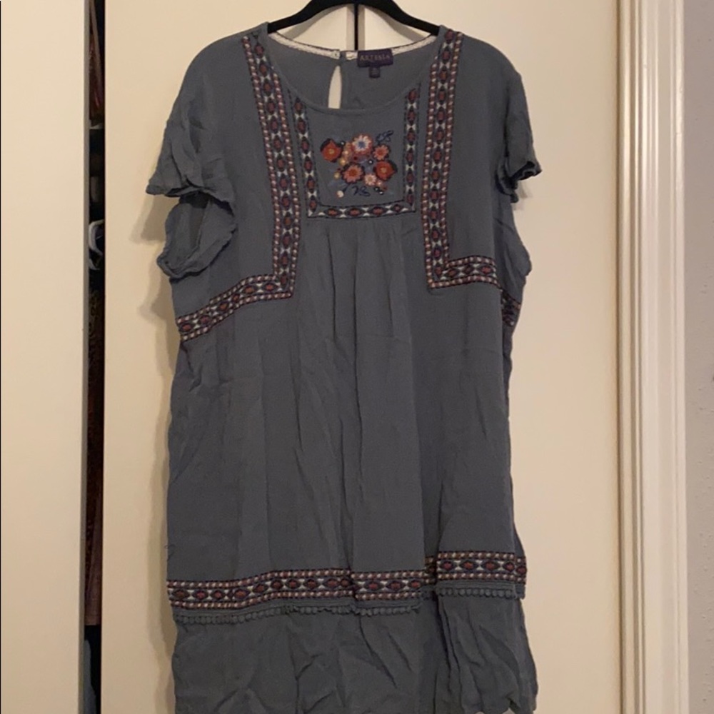 Short flow dress